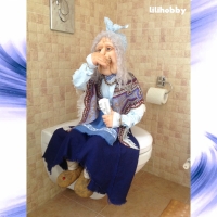 Кукла Баба Яга с туалетной бумагой